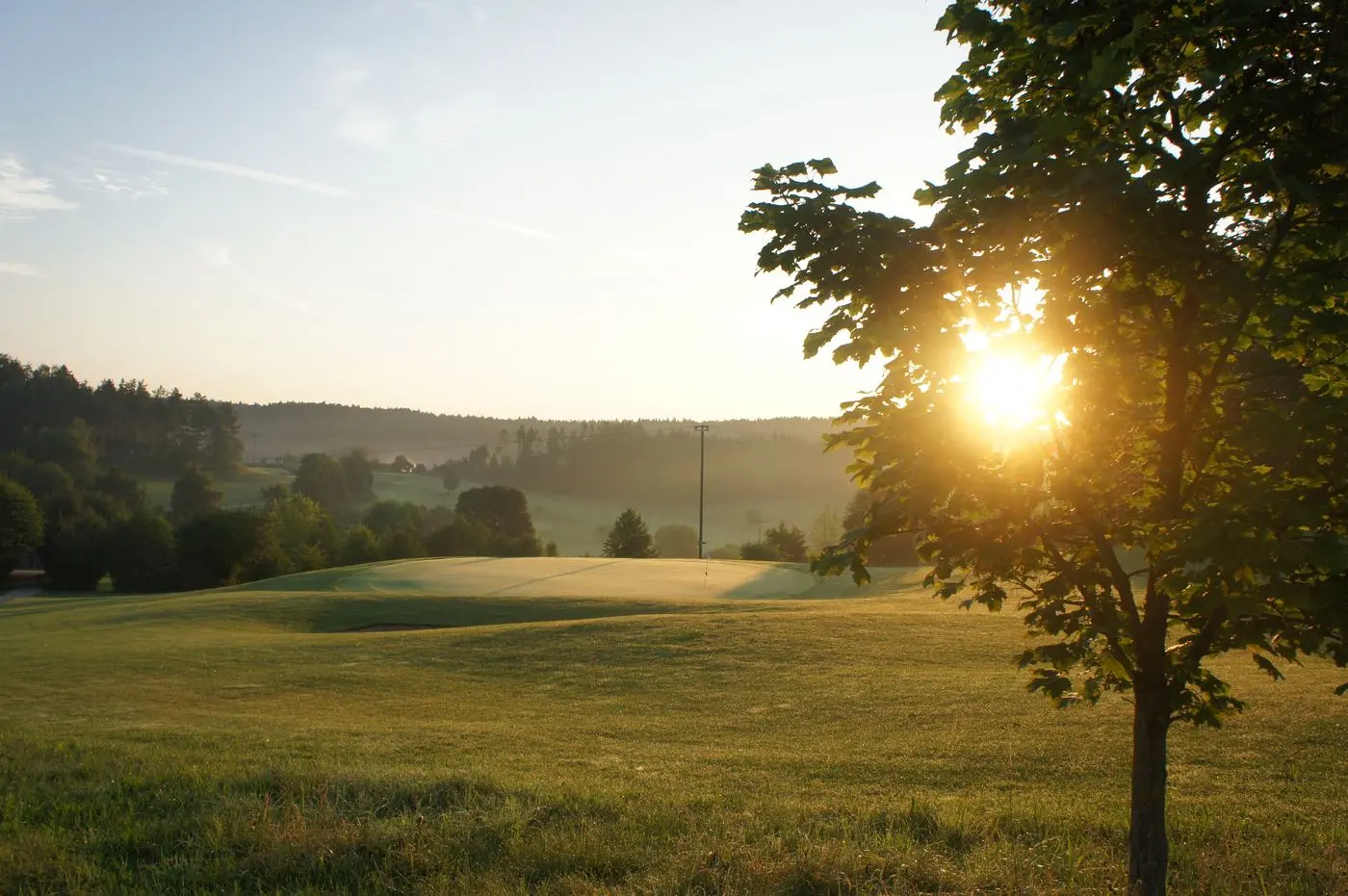 Sonnenaufgang am Grün 6